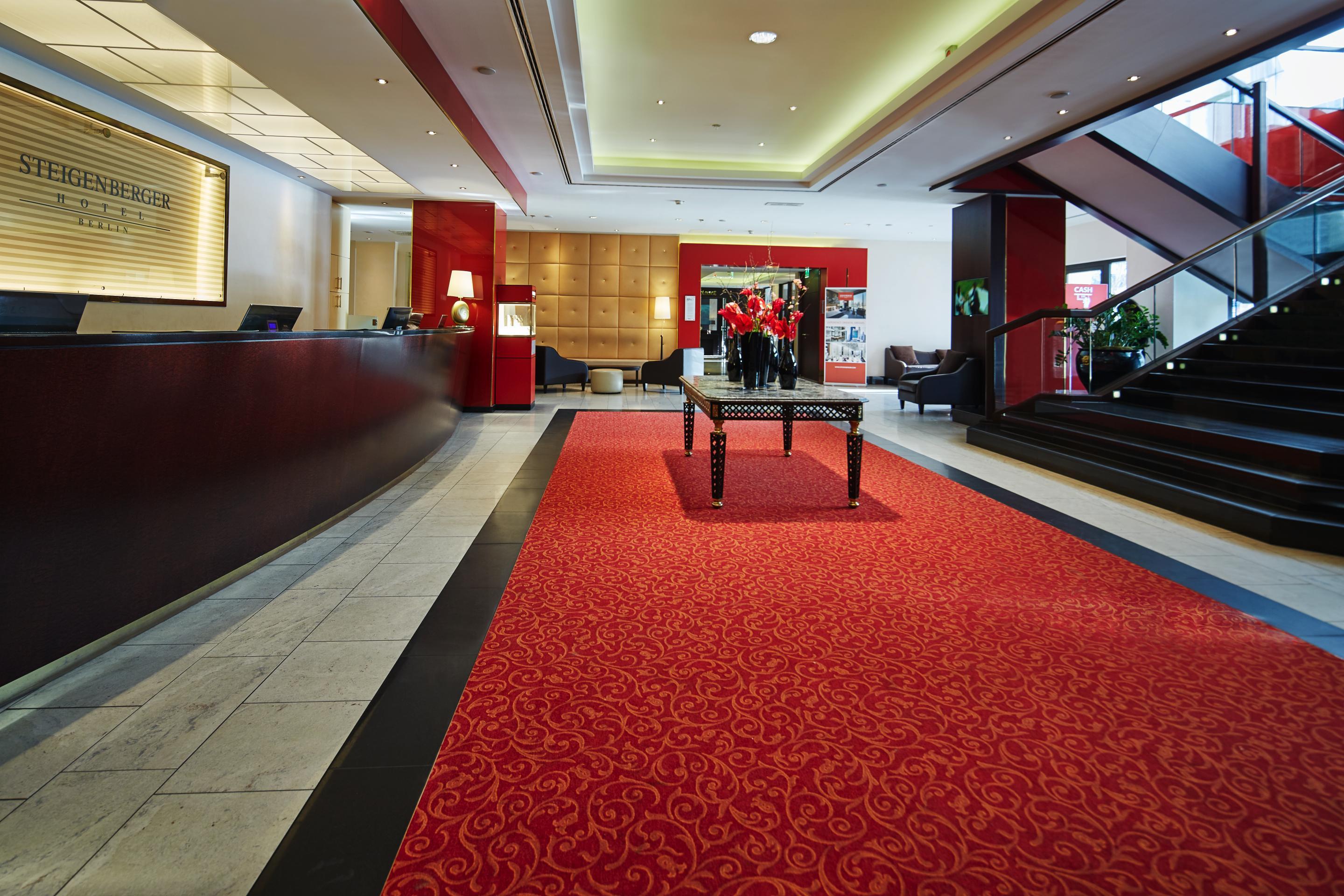 Hotel Doubletree By Hilton Berlin Ku'Damm Exterior foto Carpet in a hotel lobby