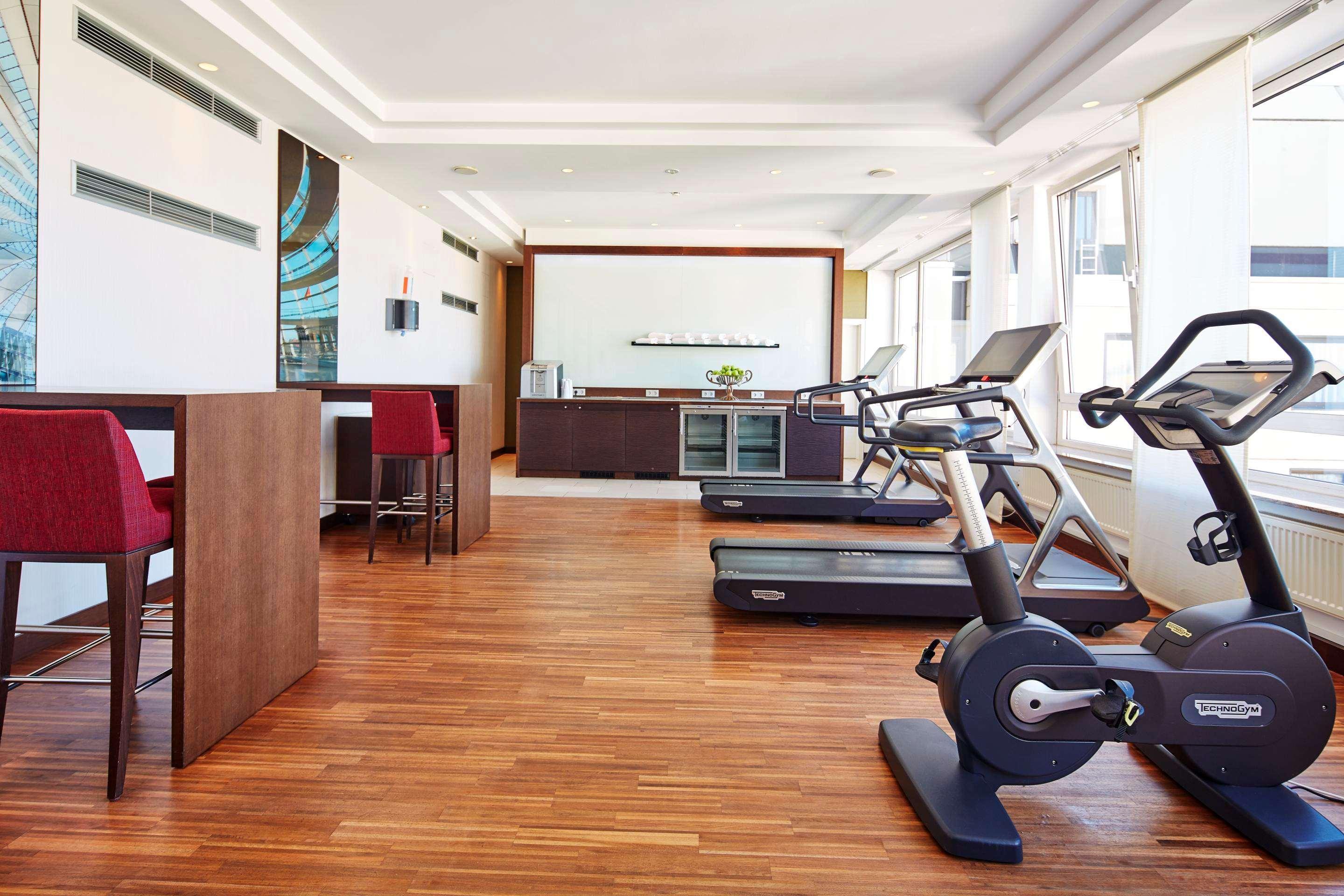 Hotel Doubletree By Hilton Berlin Ku'Damm Exterior foto The gym at the hotel