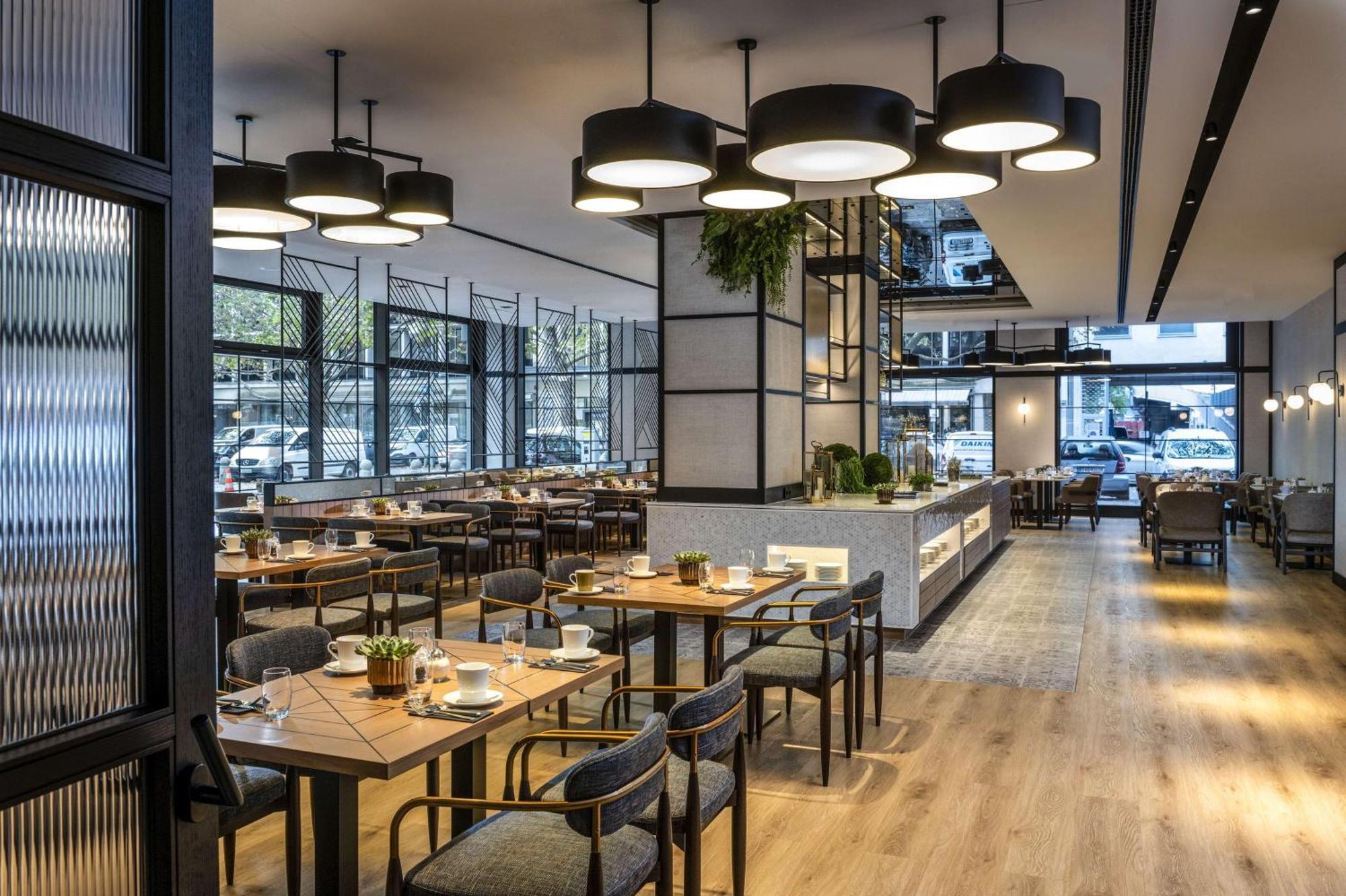 Hotel Doubletree By Hilton Berlin Ku'Damm Exterior foto The interior of the restaurant