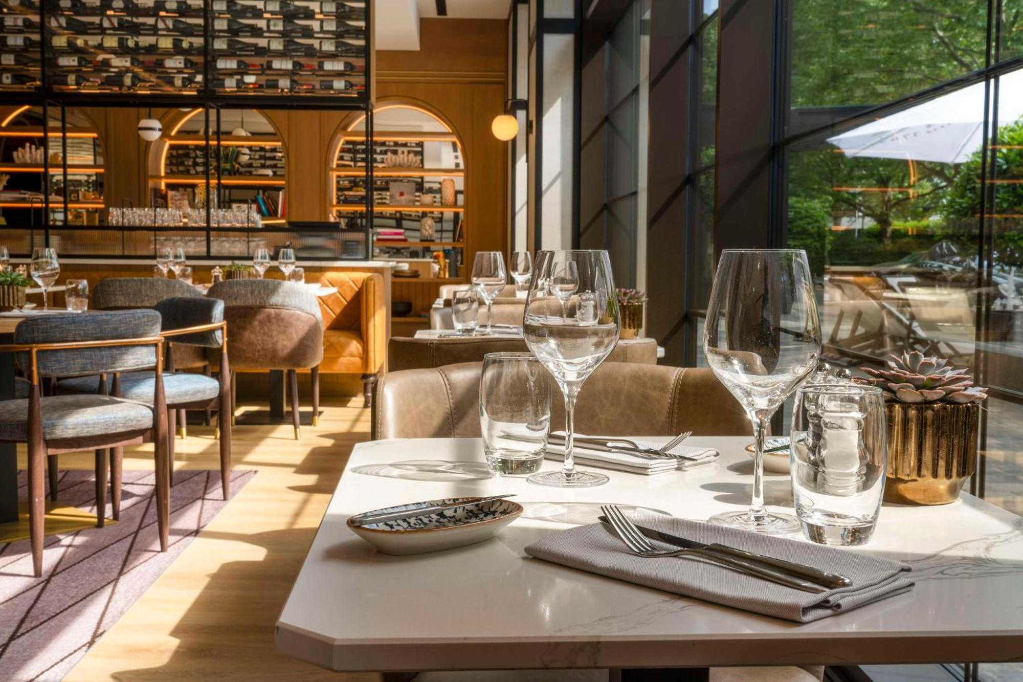 Hotel Doubletree By Hilton Berlin Ku'Damm Exterior foto The interior of the restaurant