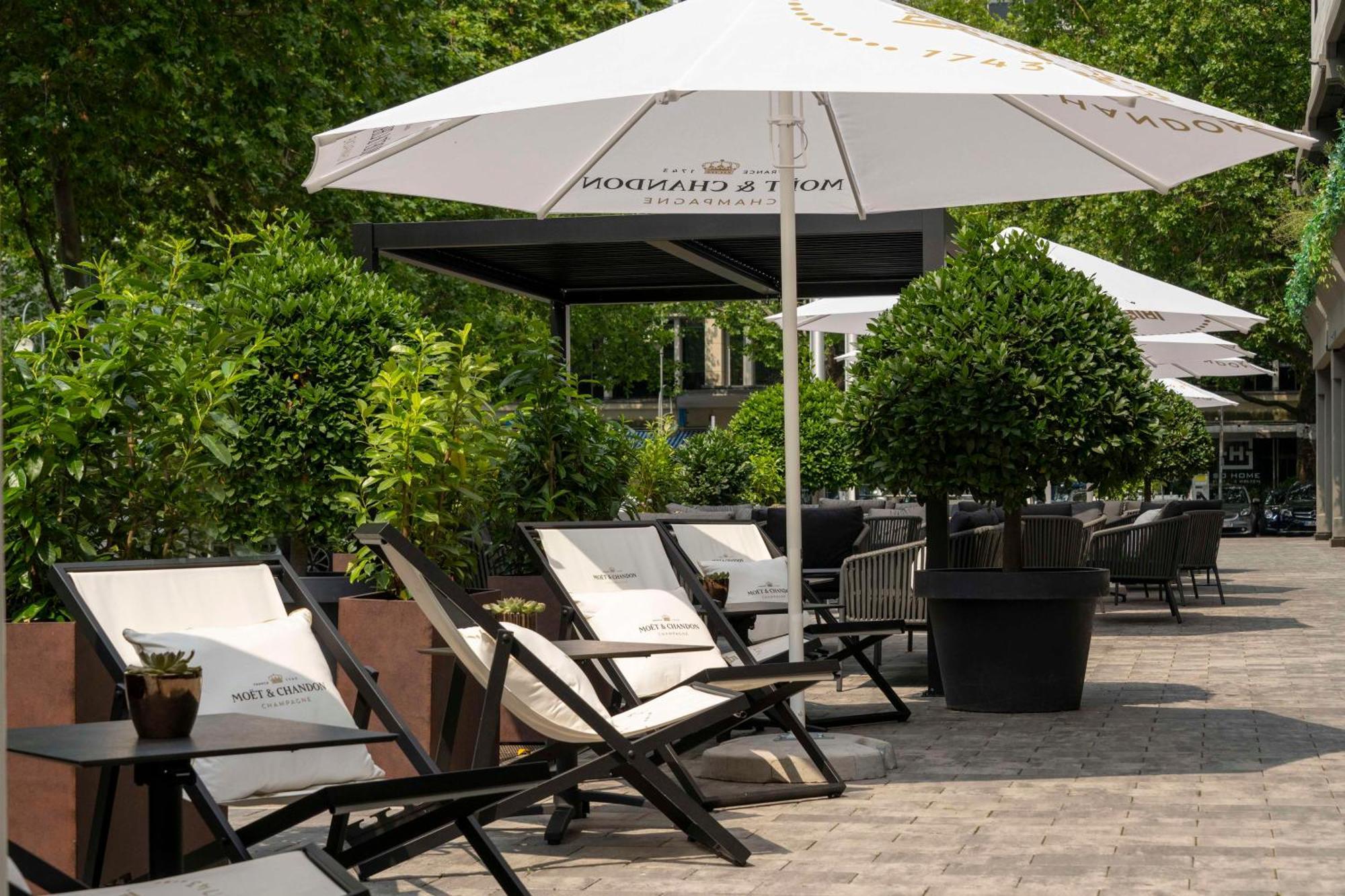Hotel Doubletree By Hilton Berlin Ku'Damm Exterior foto The Terrace at The Dorchester